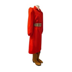 VINTAGE - LADY IN RED PUFF SLEEVE DRESS